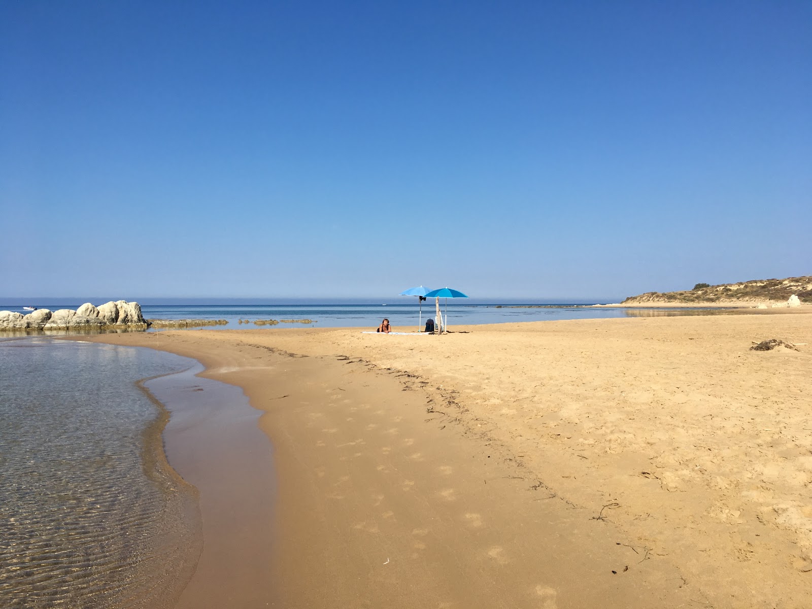 Foto di Spiaggia Cannicella con una superficie del sabbia beige fine