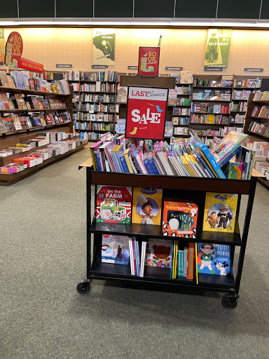 Book Store «Barnes & Noble», reviews and photos, 1530 Black Lake Blvd SW B, Olympia, WA 98502, USA