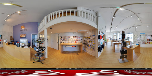 Electronics Store «Small Dog Electronics», reviews and photos, 1001 Truman Ave, Key West, FL 33040, USA