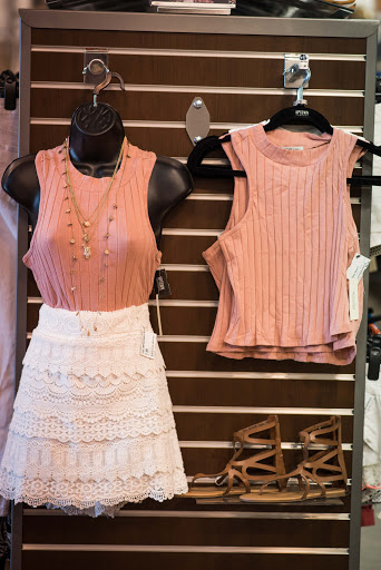 Clothing Store «Uptown Cheapskate», reviews and photos, 2100 Alamo Rd, Richardson, TX 75080, USA