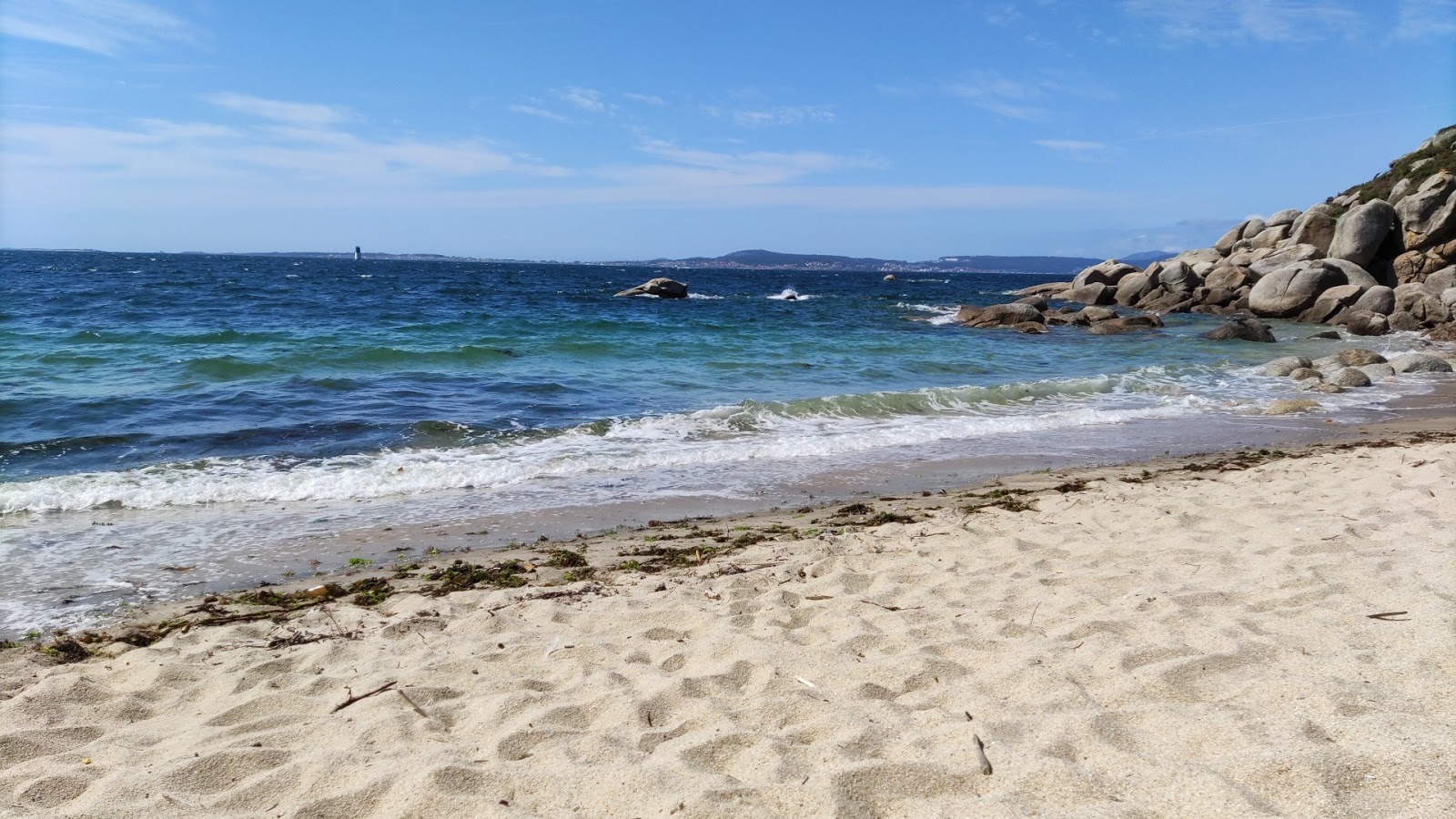 Fotografija Pateiro beach z turkizna čista voda površino