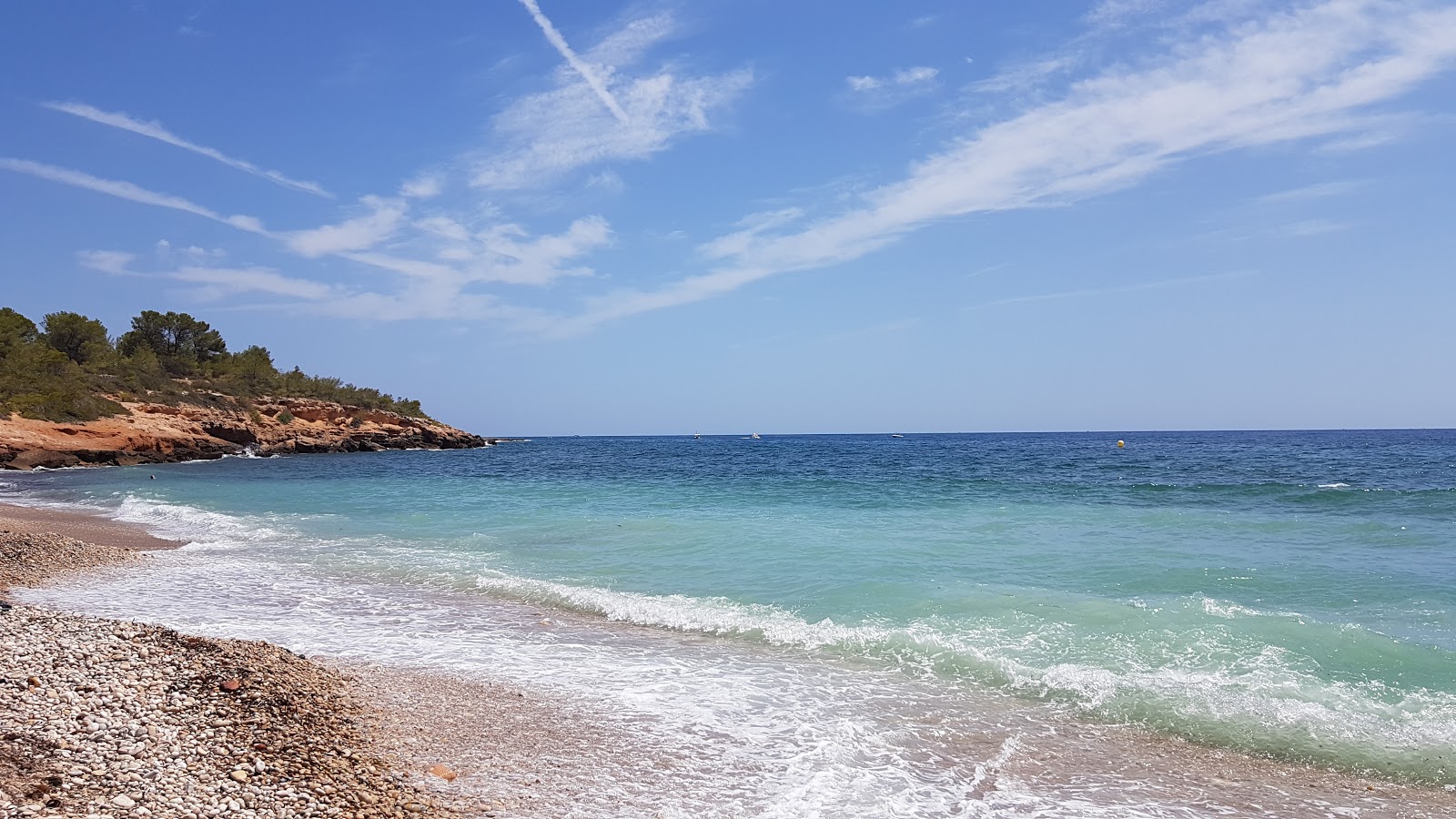 Fotografie cu Cala Santes Creus amplasat într-o zonă naturală