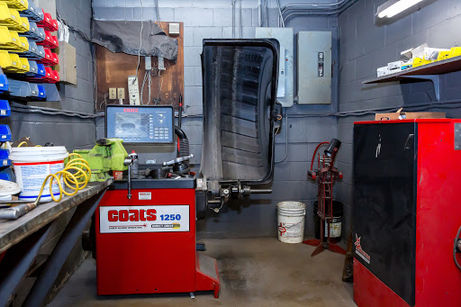 Auto Repair Shop «Dale Feste Automotive», reviews and photos, 1801 Mainstreet, Hopkins, MN 55343, USA