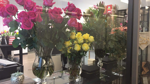 Florist «LUSH BOUQUET Flowers Downtown Phoenix», reviews and photos, 201 N Central Ave, Phoenix, AZ 85004, USA