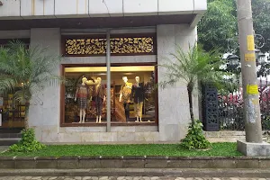 Batik Shop Danar Hadi Slamet Riyadi image