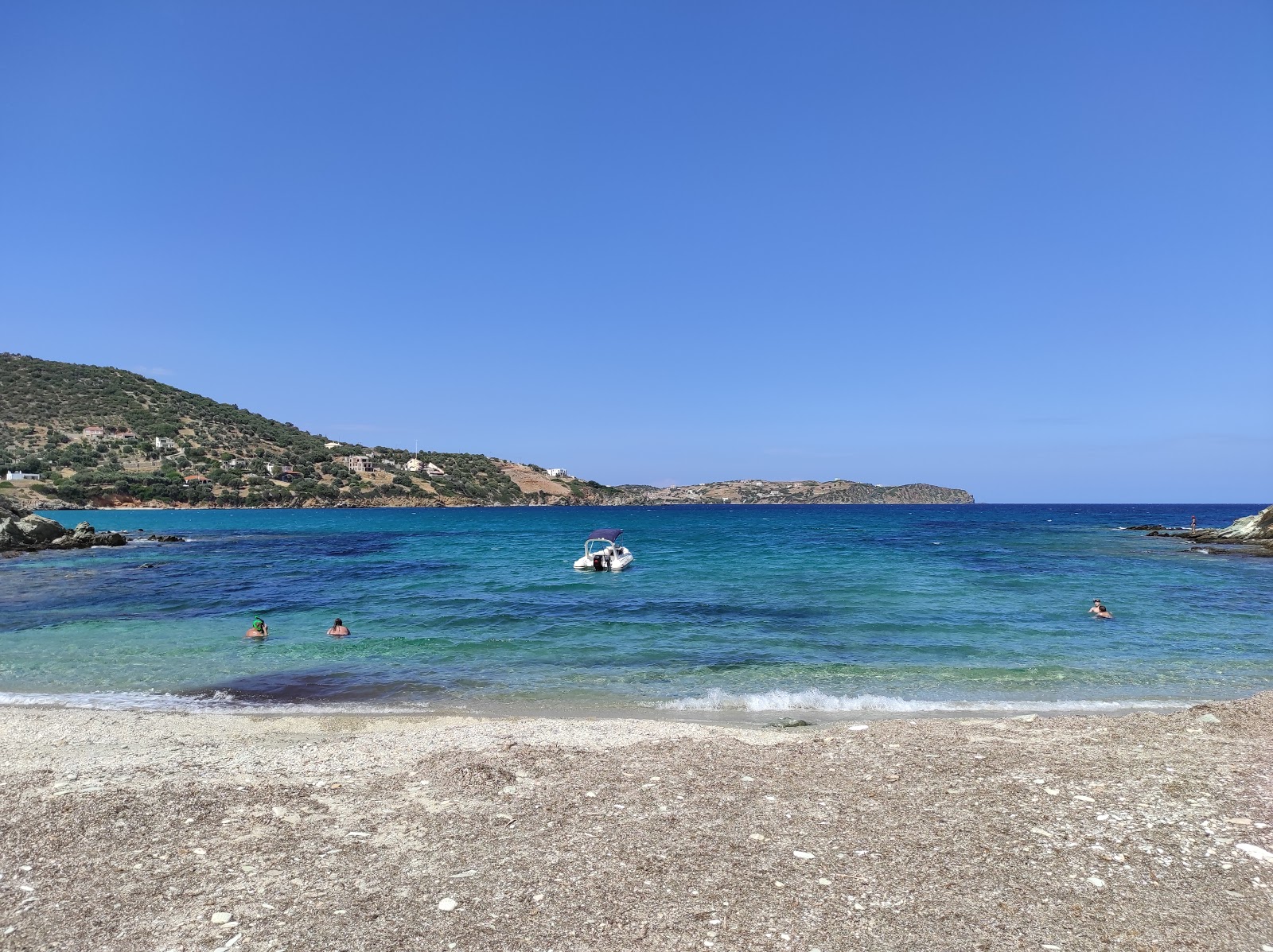 Foto di Liani Ammos 2 beach con una superficie del sabbia di conchiglie beige