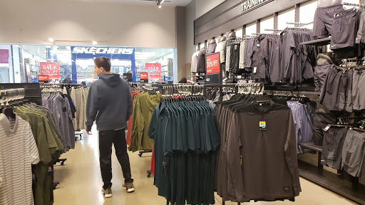 Clothing Store «Nike Factory Store», reviews and photos, 5220 Fashion Outlets Way #1125, Rosemont, IL 60018, USA