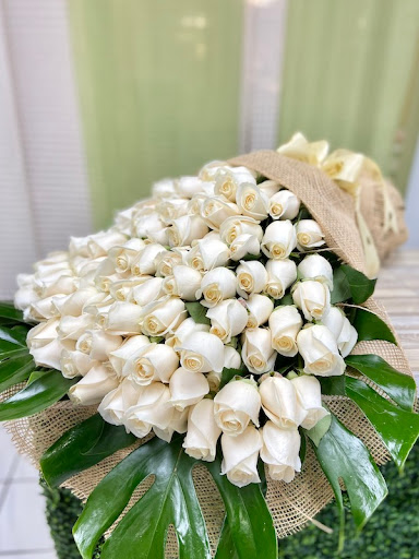 Florist «More Than Flowers», reviews and photos, 109 SE 2nd St, Miami, FL 33131, USA