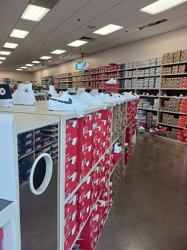 Shoe Store «Famous Footwear», reviews and photos, 1816 Hilliard Rome Rd, Hilliard, OH 43026, USA