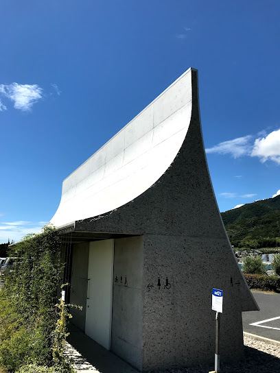 石の島の石（公衆トイレ） 瀬戸内国際芸術祭2022 sd21