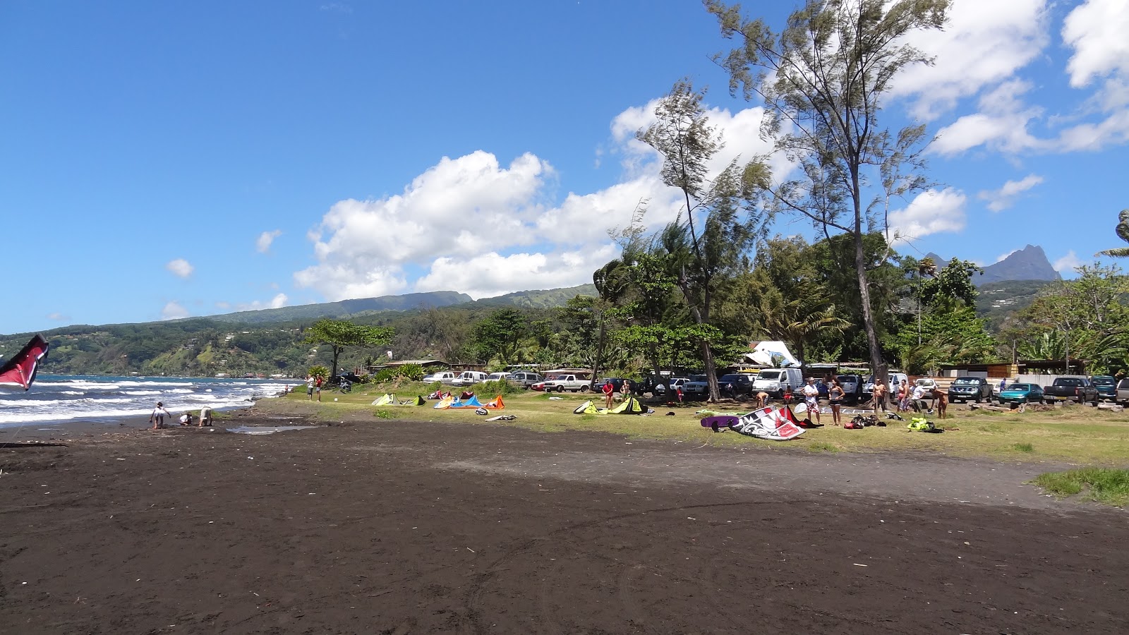 Foto di Hitimahana Beach con una costa spaziosa