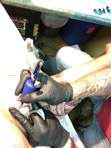Tattoo Shop «Rock-A-Billy Tattoo & Piercing Studio», reviews and photos, 4576 N University Dr, Lauderhill, FL 33351, USA
