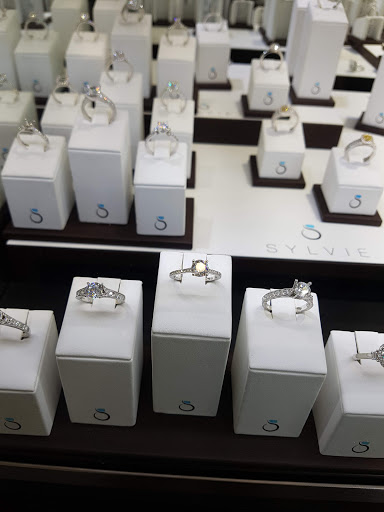 Jewelry Store «Oak Park Jewelers», reviews and photos, 101 S Marion St, Oak Park, IL 60302, USA