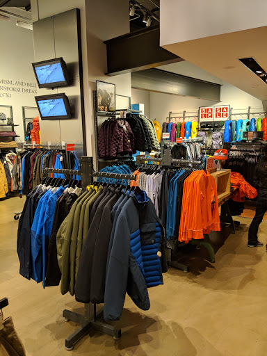 Outdoor Sports Store «Mountain Hardwear Store», reviews and photos, 250 Pine St, Seattle, WA 98101, USA