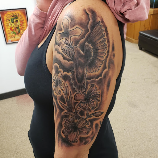 Explore knee tattoo ideas for men, creative tattoo ideas in Export, available at Patriotic pain tattoo