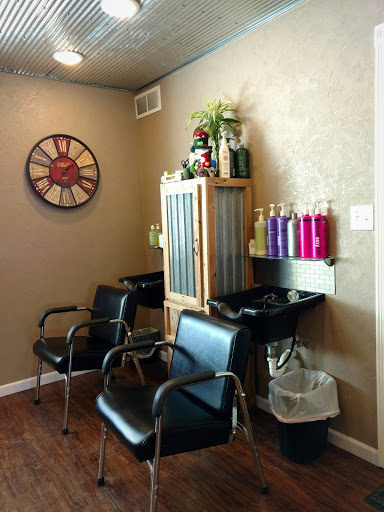 Beauty Salon «Shear Attraction», reviews and photos, 118 S Farwell St, Verndale, MN 56481, USA