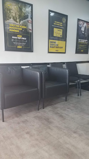 Auto Repair Shop «Meineke Car Care Center», reviews and photos, 1401 E Chocolate Ave, Hershey, PA 17033, USA
