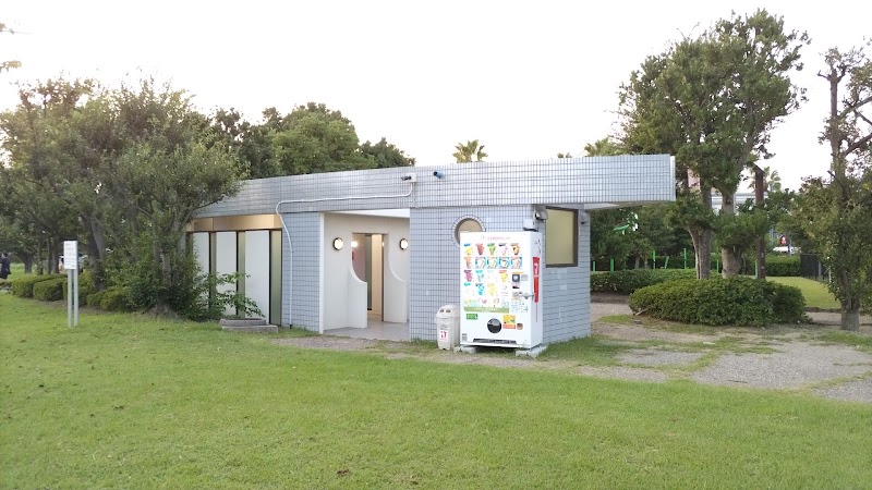 浦安市運動公園 公衆トイレ(冒険広場前)