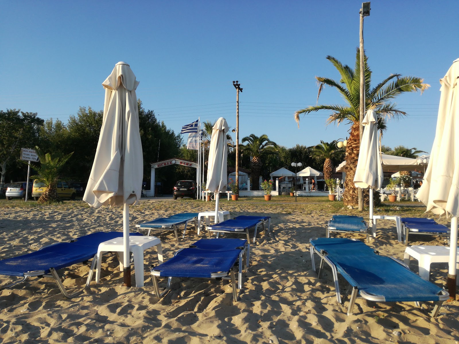 Foto di Aigeas beach e l'insediamento