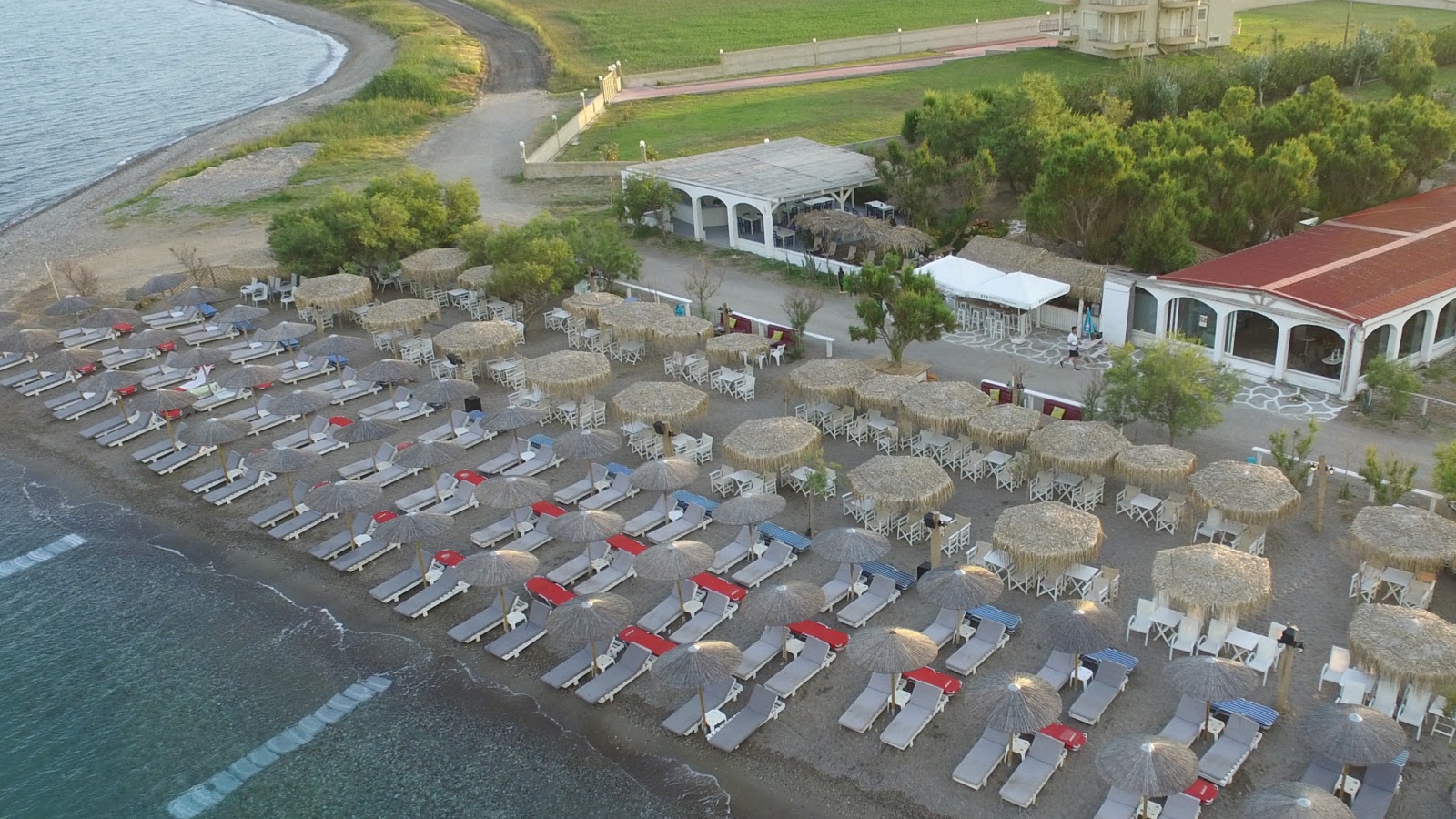 Nostros beach'in fotoğrafı - rahatlamayı sevenler arasında popüler bir yer