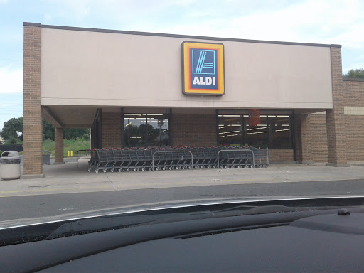 ALDI, 2526 Freedom Dr, Charlotte, NC 28208, USA, 