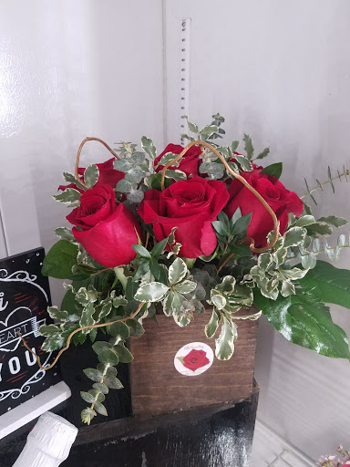 Florist «Little Flower Shop», reviews and photos, 616 High St, Delano, CA 93215, USA