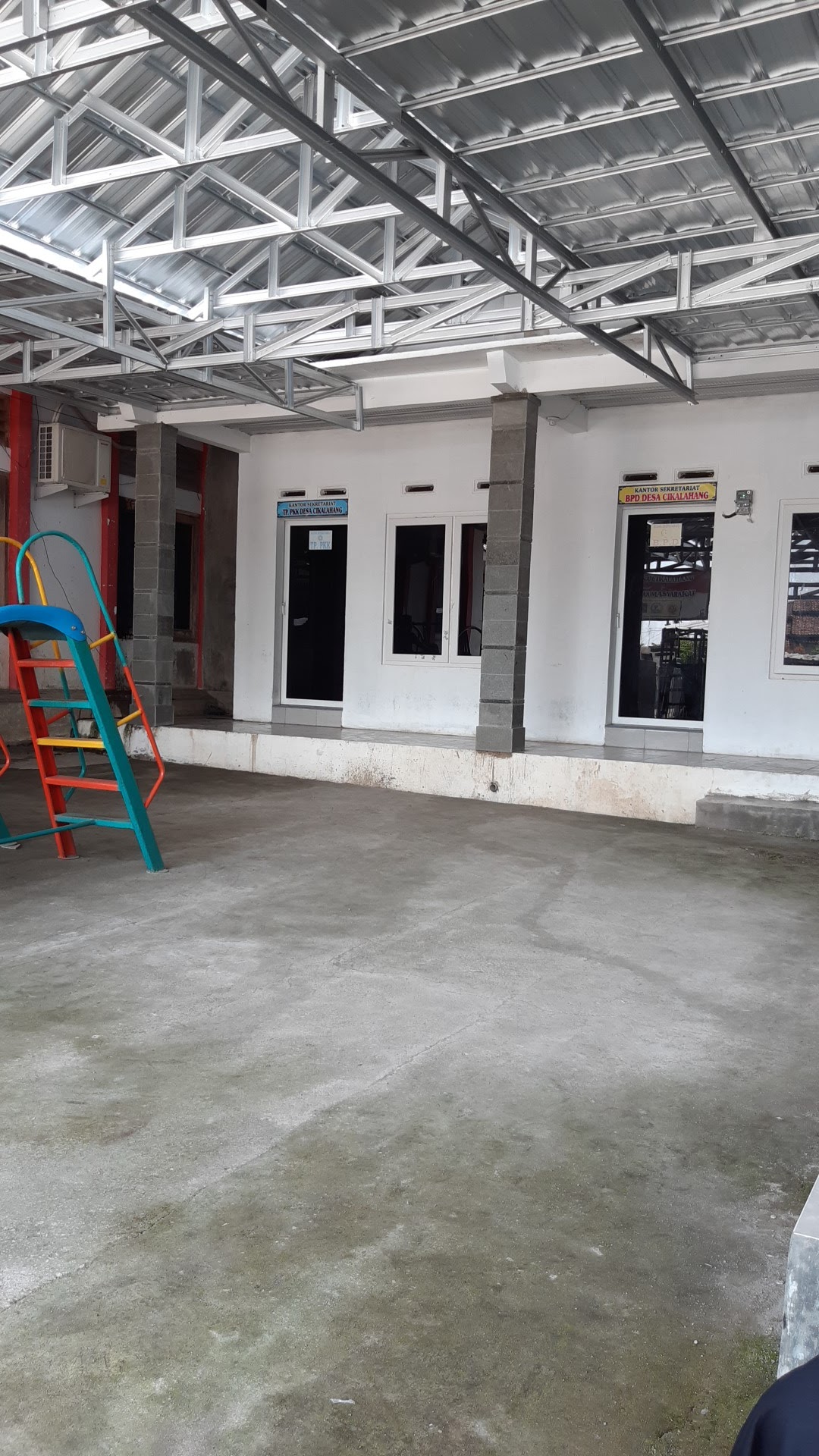 Kantor Kepala Desa Cikalahang