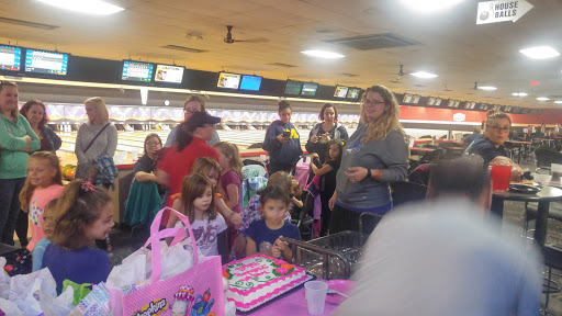 Bowling Alley «AMF Rose Bowl Lanes», reviews and photos, 28001 Groesbeck Hwy, Roseville, MI 48066, USA