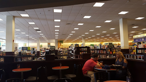 Book Store «Barnes & Noble», reviews and photos, 541 Lincoln St, Worcester, MA 01605, USA