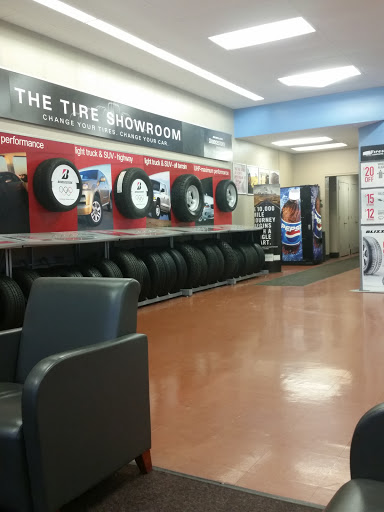 Tire Shop «Firestone Complete Auto Care», reviews and photos, 700 Farmington Ave, Bristol, CT 06010, USA