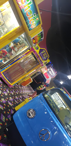 Amusement Center «TILT Studio Family Entertainment Center & Rink Side Ice Arena», reviews and photos, 6152 Grand Ave, Gurnee, IL 60031, USA