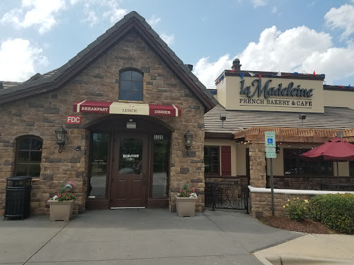 Shopping Mall «Plantation Point Shopping Center», reviews and photos, 6461 Plantation Center Dr, Raleigh, NC 27616, USA