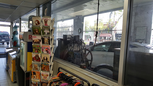 Car Wash «Ventura Car Wash», reviews and photos, 13320 Ventura Blvd, Sherman Oaks, CA 91423, USA