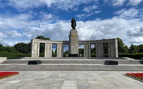 Soviet War Memorial Tiergarten image