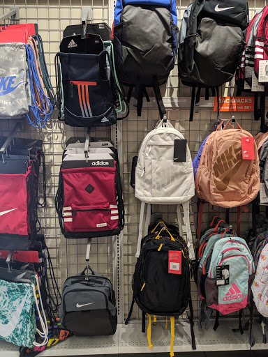 Shoe Store «Rack Room Shoes», reviews and photos, 18700 Limestone Commercial Dr, Pflugerville, TX 78660, USA