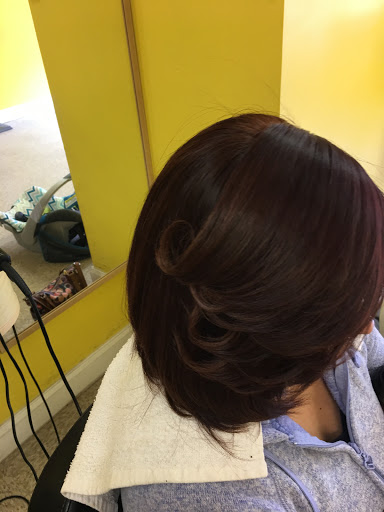 Beauty Salon «New Image Dominican Hair Salon», reviews and photos, 143 W Main St, Norristown, PA 19401, USA