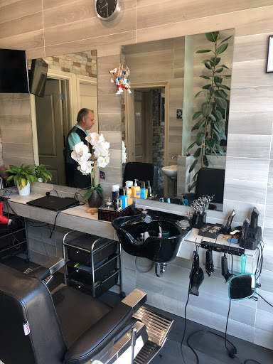 Hair Salon «Cortelyou Style Beauty & Hair Salon», reviews and photos, 916 Cortelyou Rd, Brooklyn, NY 11218, USA