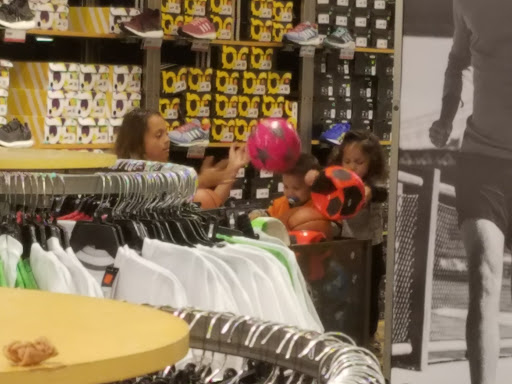 Shopping Mall «Vacaville Premium Outlets», reviews and photos, 321 Nut Tree Rd, Vacaville, CA 95687, USA