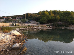 Mumanovic beach'in fotoğrafı küçük koy ile birlikte