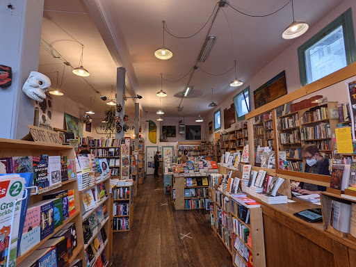 Book Store «Dog Eared Books», reviews and photos, 900 Valencia St, San Francisco, CA 94110, USA