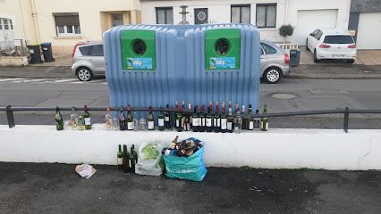 Recyclage ♻ Verre + Parking + Toilet in Marché