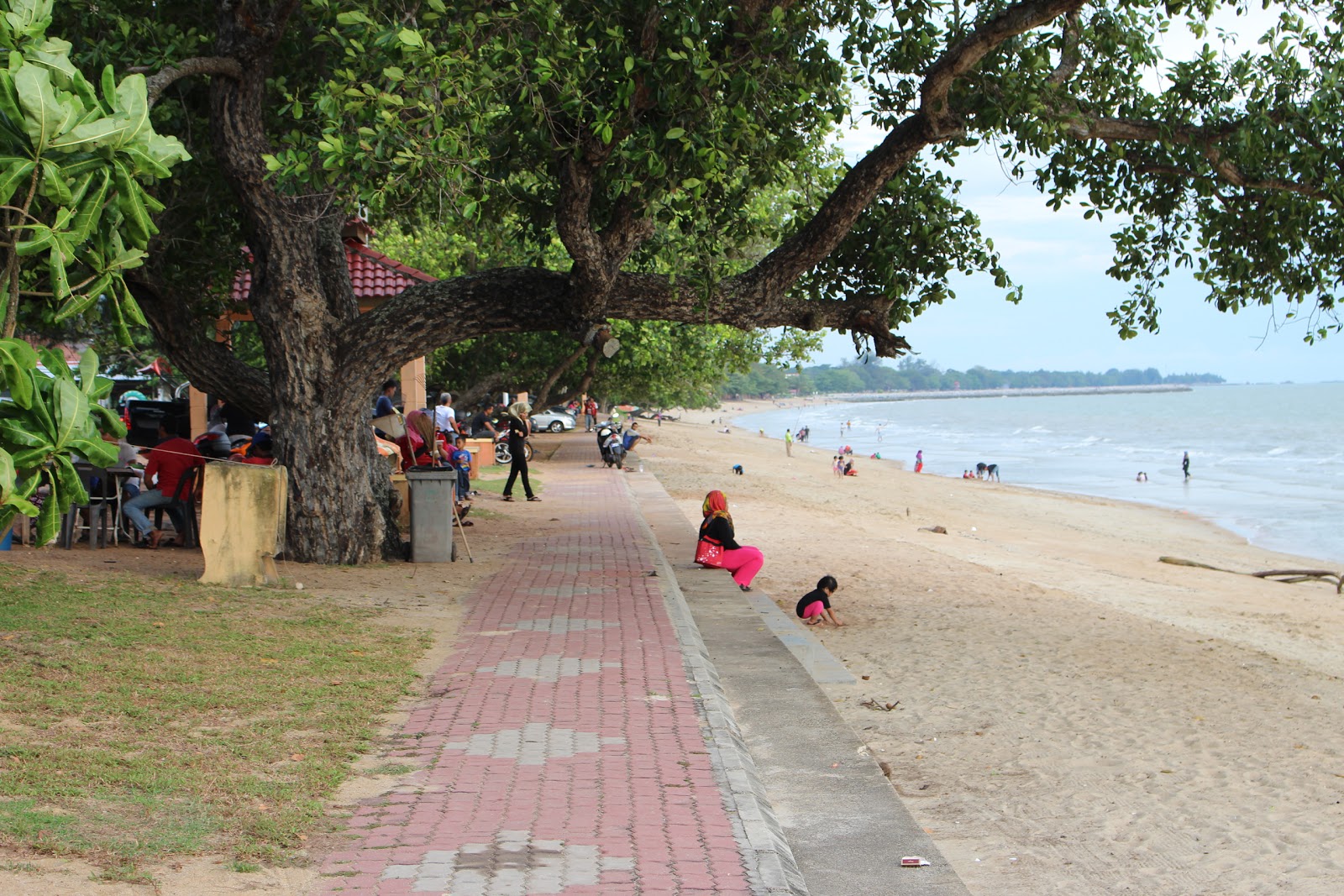 Foto van Telok Gong Beaches met helder zand oppervlakte