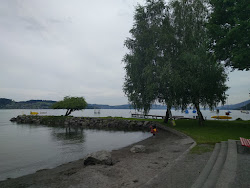 Foto von Stansstad Strand mit viele kleine buchten