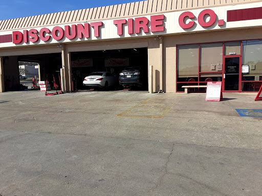 Tire Shop «Discount Tire Store - Hill Country Village, TX», reviews and photos, 15703 San Pedro Ave, Hill Country Village, TX 78232, USA
