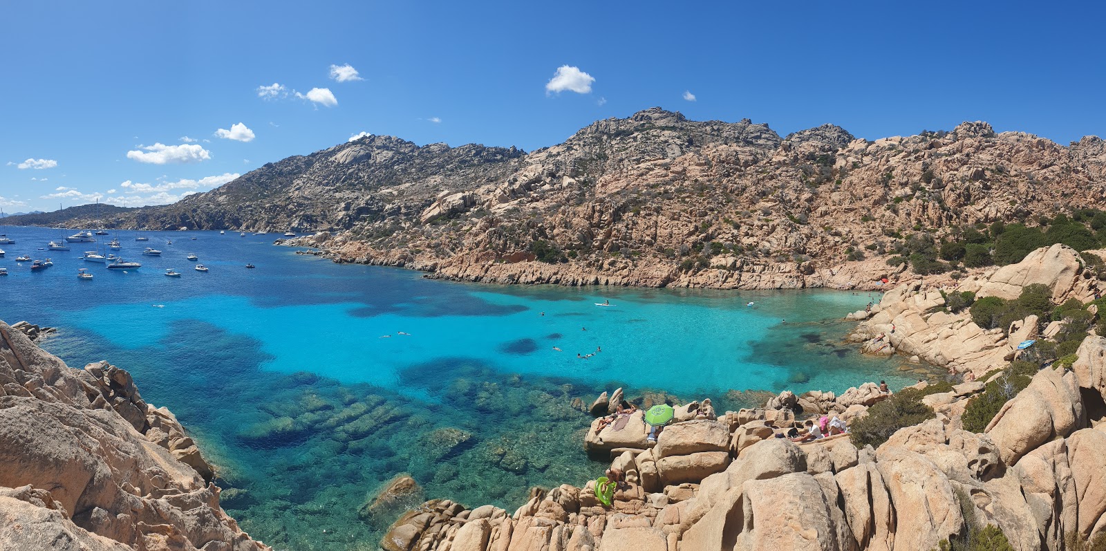 Spiaggia di Cala Coticcio
'in fotoğrafı çok temiz temizlik seviyesi ile
