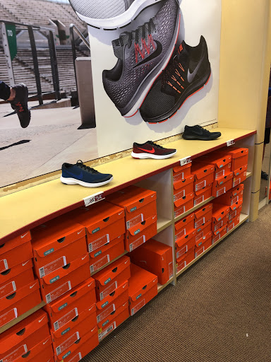 Shoe Store «Famous Footwear», reviews and photos, 975 I-30 Frontage Rd, Rockwall, TX 75087, USA