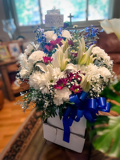 Florist «Far Hills Florist», reviews and photos, 278 N Main St, Centerville, OH 45459, USA