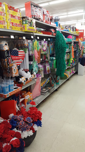 Dollar Store «FAMILY DOLLAR», reviews and photos, 401 E 5th St, Connersville, IN 47331, USA