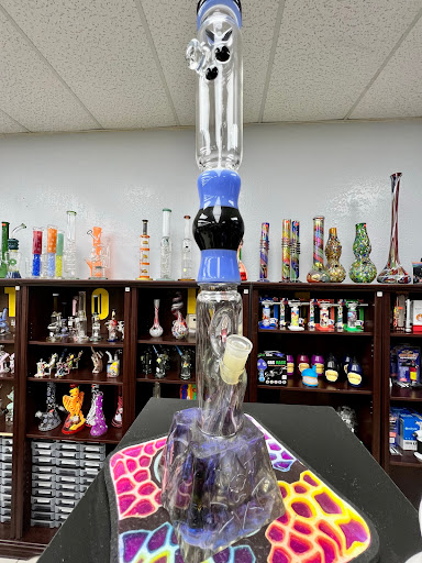 Tobacco Shop «Smoke Tokz Head Shop KC», reviews and photos, 1263 W 103rd St, Kansas City, MO 64114, USA