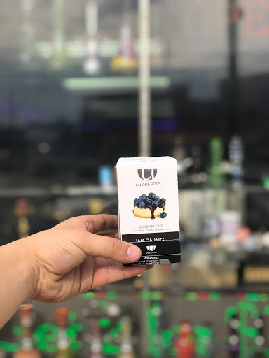 Tobacco Shop «18 Plus Vape & Shop», reviews and photos, 4037 Broadway, Kansas City, MO 64111, USA